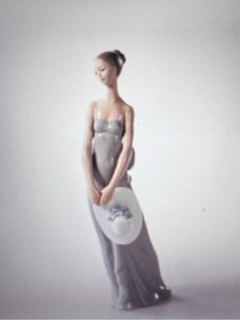 LLADRO Bridesmaid. Retired 2007. # 5598. No box.